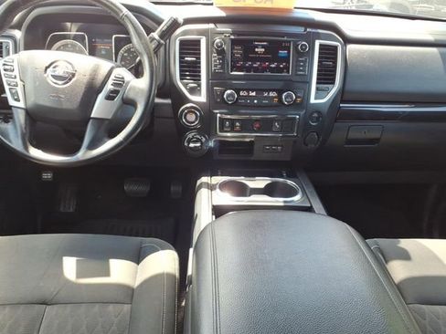 Used 2019 Nissan Titan SV w/ SV Convenience Package AWD/4WD image 13