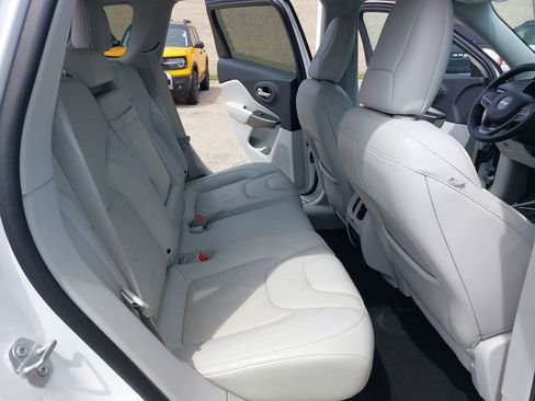 Used 2019 Jeep Cherokee Limited w/ Trailer Tow Group image 13