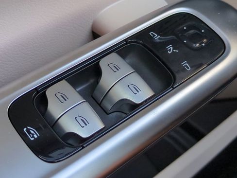 Used 2025 Mercedes-Benz C 300 Sedan image 24