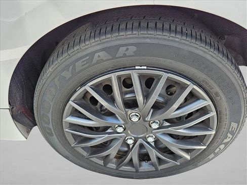 Used 2021 Toyota Corolla LE FWD image 6