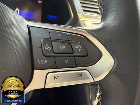 Used 2022 Volkswagen Tiguan SE w/ Panoramic Sunroof Package image 11