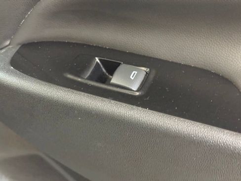 Used 2023 Chevrolet Equinox Premier AWD/4WD image 38