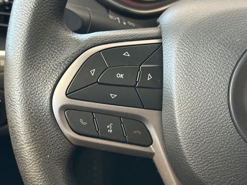 Used 2019 Jeep Cherokee Latitude w/ Popular Appearance Group AWD/4WD image 24