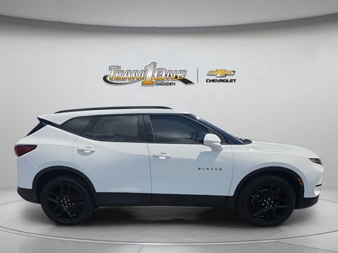 Used 2024 Chevrolet Blazer LT w/ Convenience Package FWD image 9