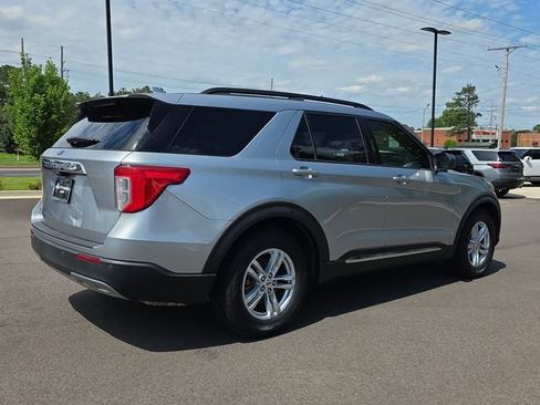 Used 2020 Ford Explorer XLT w/ Equipment Group 202A RWD image 5