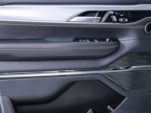 Used 2023 Jeep Grand Wagoneer L Series III w/ Rear Seat Video Group 1 image 7