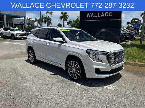 Used 2024 GMC Terrain Denali w/ Denali Premium Package AWD/4WD image 5