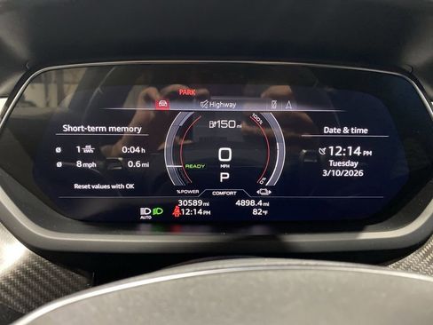 Used 2022 Audi e-tron GT Prestige image 11