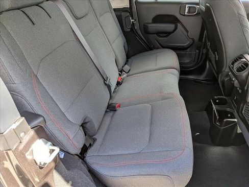 Used 2024 Jeep Wrangler Rubicon w/ Technology Group image 20