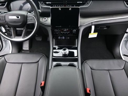 New 2025 Jeep Grand Cherokee Limited w/ Luxury Tech Group II AWD/4WD image 23