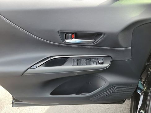 Used 2021 Toyota Venza LE image 21