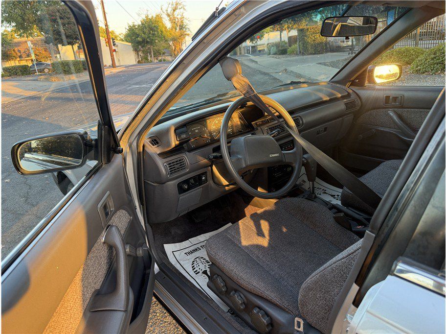 Used 1989 Toyota Camry Deluxe FWD image 11