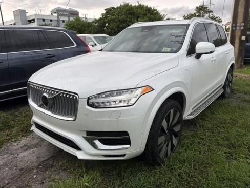 Used 2025 Volvo XC90 T8 Plus AWD/4WD image 2