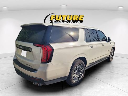 Used 2024 GMC Yukon XL Denali Ultimate AWD/4WD image 3