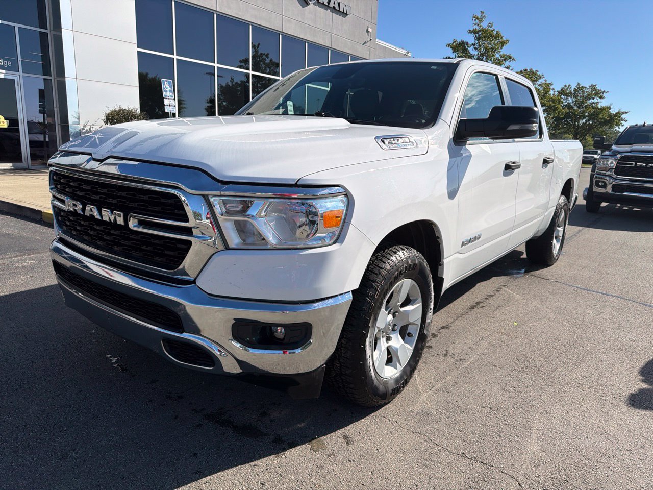 Used 2023 RAM 1500 Big Horn AWD/4WD image 3