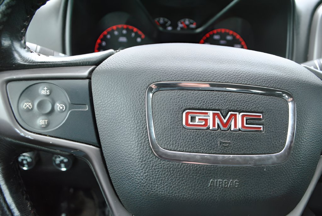 Used 2016 GMC Canyon SLE w/ All Terrain Package AWD/4WD image 18