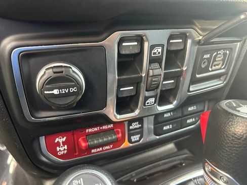 Used 2024 Jeep Wrangler Unlimited Rubicon 4xe AWD/4WD image 40