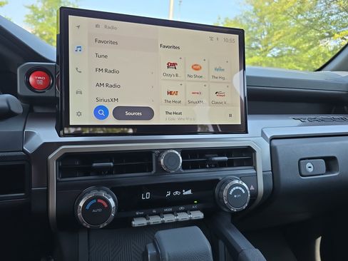 Used 2025 Toyota Tacoma TRD Sport AWD/4WD image 19