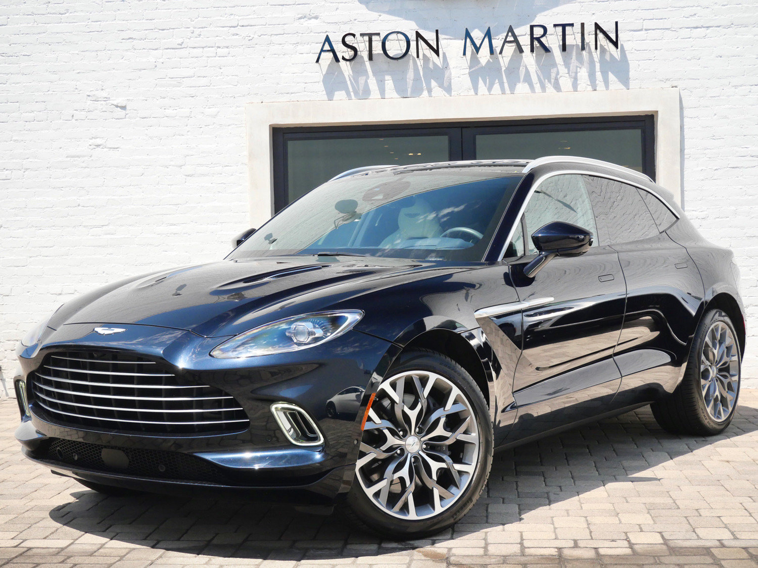 Used 2023 Aston Martin DBX AWD/4WD image 25