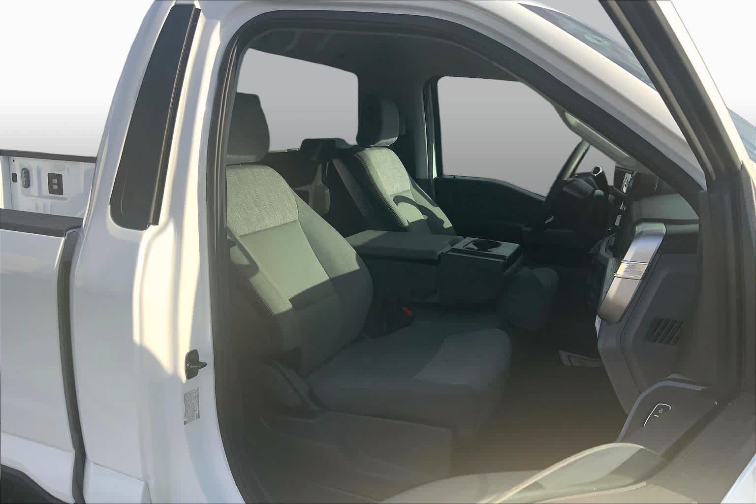 Certified 2025 Ford F250 XLT w/ Snow Plow Prep Package AWD/4WD image 8