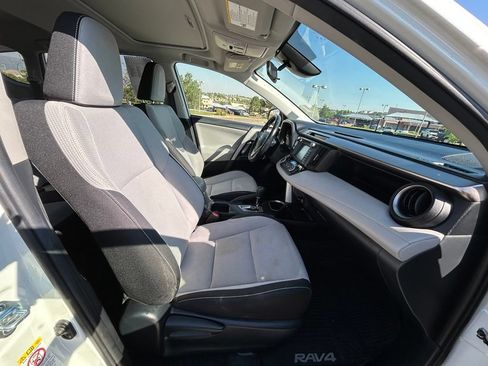 Used 2018 Toyota RAV4 XLE FWD image 32