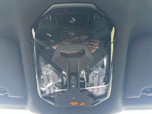 Used 2024 BMW 760i xDrive w/ Executive Package image 47