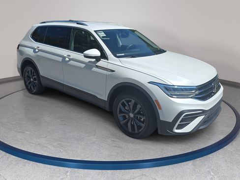 Used 2023 Volkswagen Tiguan SE AWD/4WD image 3