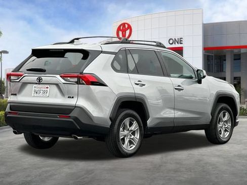 Used 2025 Toyota RAV4 XLE FWD image 5
