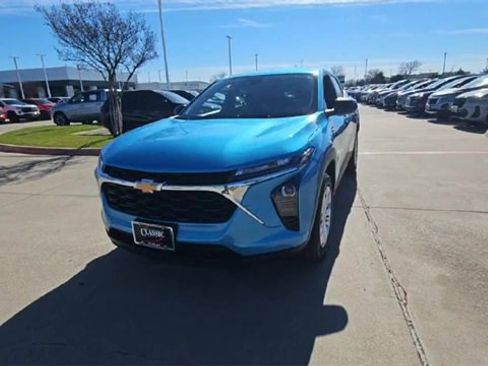 Used 2025 Chevrolet Trax LS w/ Driver Confidence Package image 3