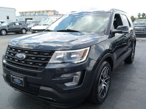 Used 2017 Ford Explorer Sport w/ Equipment Group 401A AWD/4WD image 3