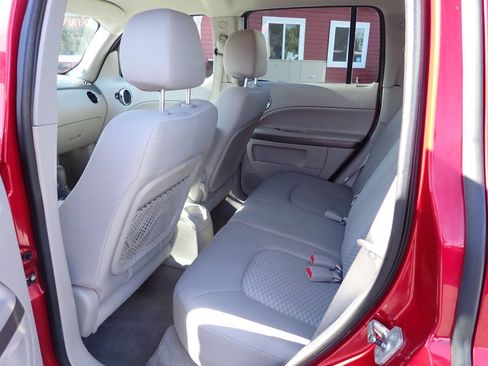 Used 2010 Chevrolet HHR LT FWD image 9