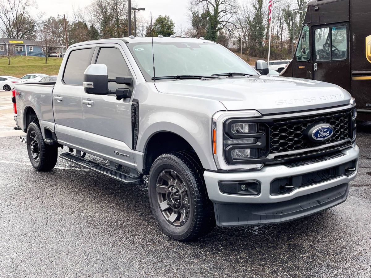 Used 2023 Ford F250 Lariat w/ Sport Appearance Package AWD/4WD image 2