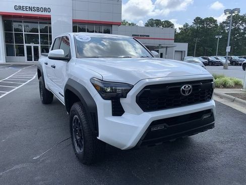 Used 2025 Toyota Tacoma TRD Off-Road AWD/4WD image 2