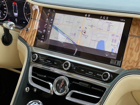 Used 2022 Bentley Flying Spur V8 image 41