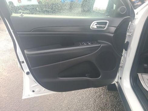 Used 2020 Jeep Grand Cherokee Laredo w/ Quick Order Package 2BN North image 10