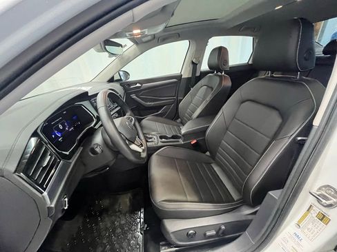 Certified 2023 Volkswagen Jetta SE w/ Panoramic Sunroof Package image 11