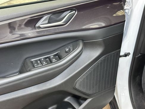 Used 2023 Jeep Grand Cherokee Laredo image 23