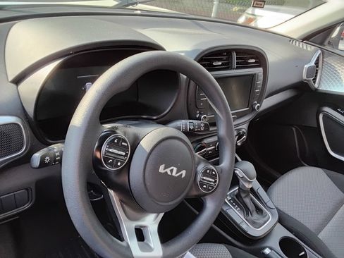 Used 2024 Kia Soul LX FWD image 7