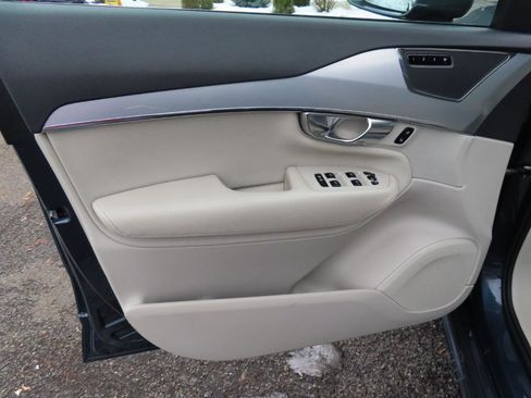 Used 2018 Volvo XC90 T6 Momentum image 10