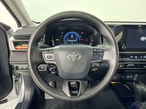Used 2025 Toyota Camry LE FWD image 15