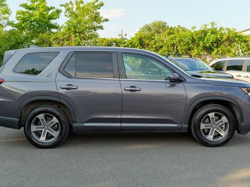 Used 2025 Honda Pilot EX-L image 8
