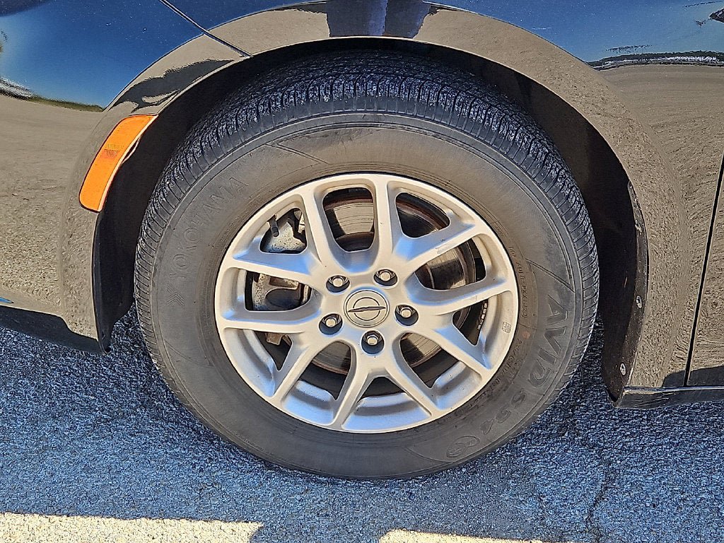 Used 2023 Chrysler Pacifica Touring-L FWD image 13