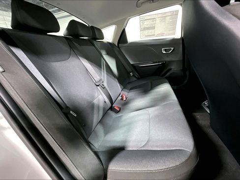 New 2025 Kia K4 LXS image 17