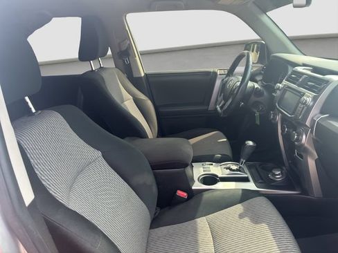 Used 2019 Toyota 4Runner SR5 AWD/4WD image 9