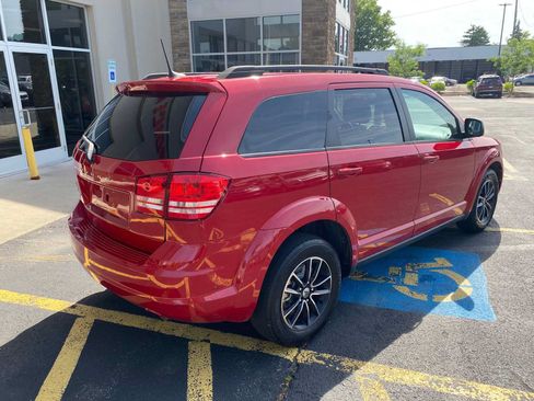 Used 2018 Dodge Journey SE w/ Connectivity Group FWD image 4