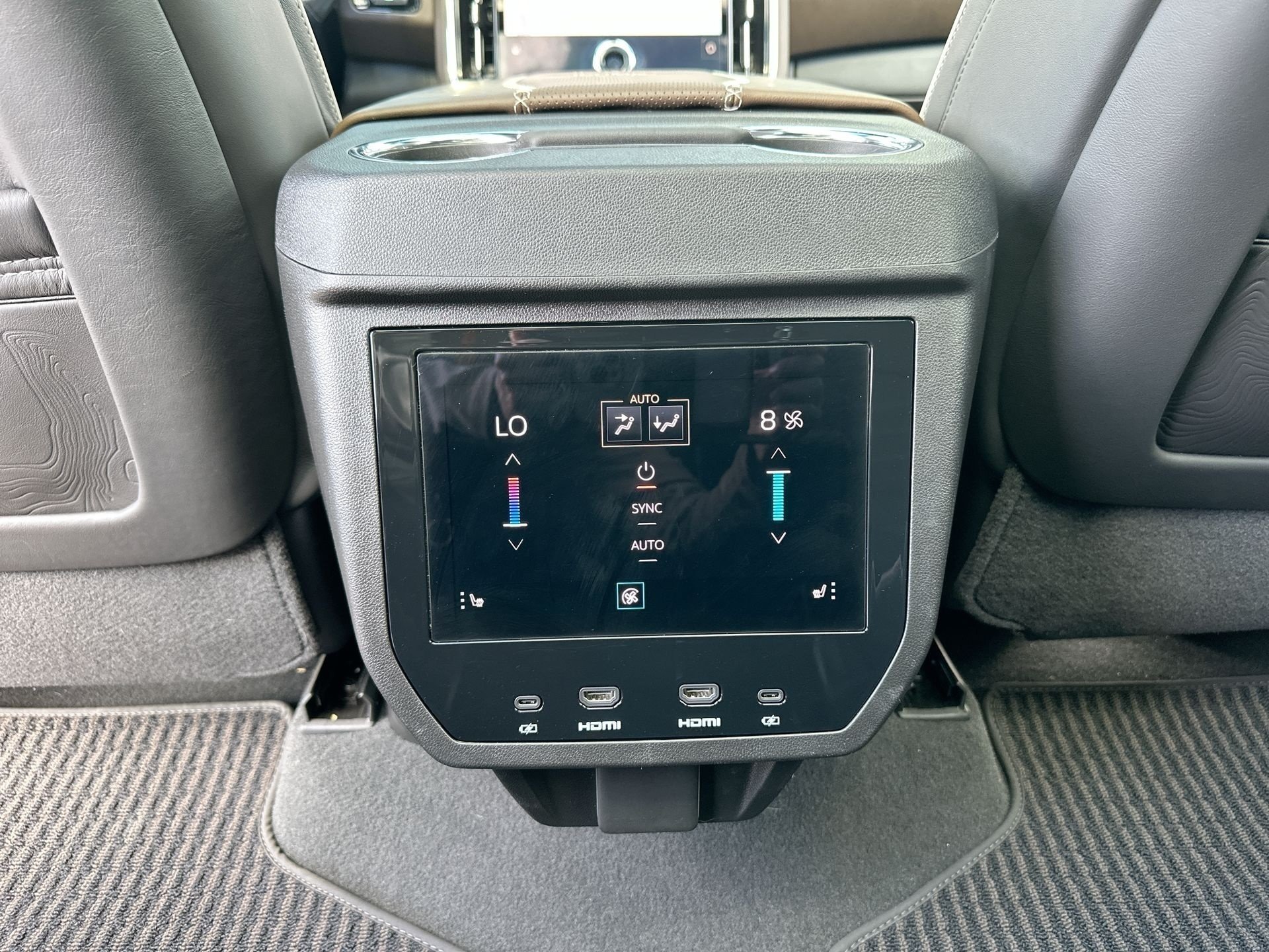 Certified 2025 GMC Yukon Denali Ultimate AWD/4WD image 22