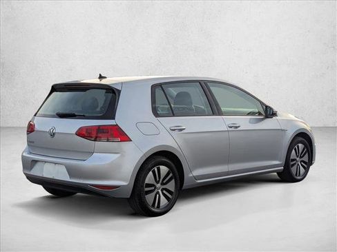 Used 2016 Volkswagen e-Golf SE w/ DC Fast Charging Package image 5