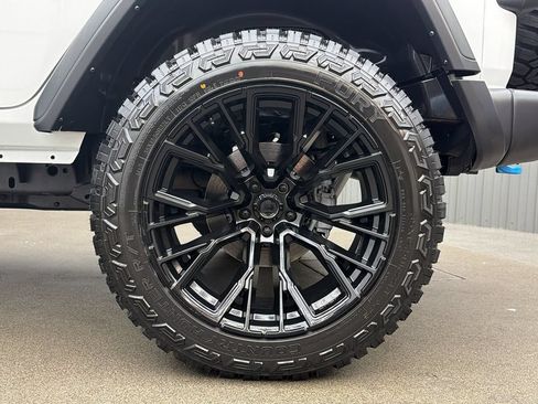 Used 2024 Jeep Wrangler Unlimited AWD/4WD image 12