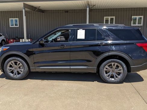 Used 2024 Ford Explorer XLT w/ Equipment Group 202A AWD/4WD image 6