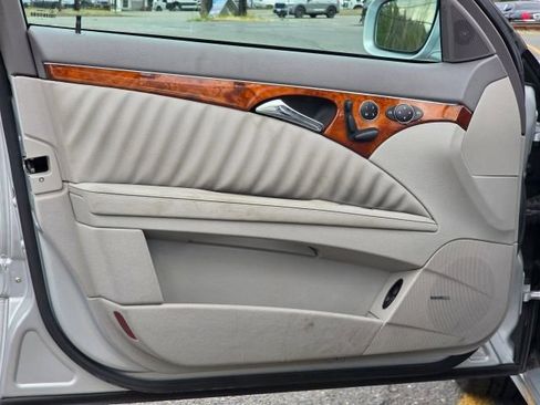 Used 2007 Mercedes-Benz E 350 4MATIC Sedan image 25